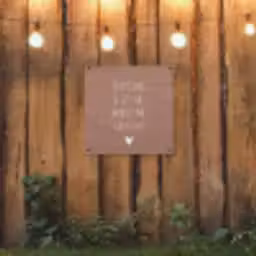 Spreuken - Je kust me je sust me - Maaike Ouboter - Quotes tuinposter los doek klein -sfeer1