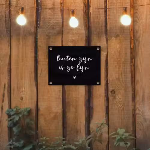 Quotes - Tuin - Buiten zijn is zo fijn - Tekst tuinposter los doek klein -sfeer1