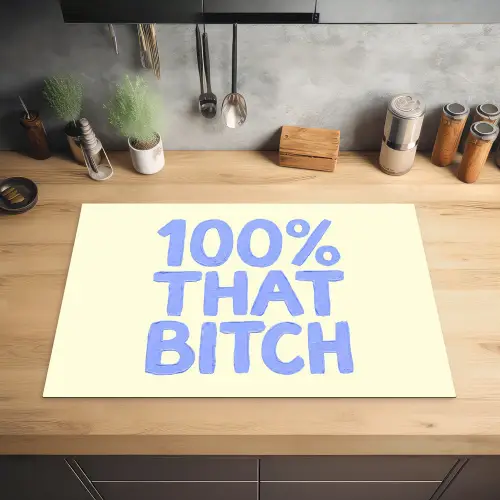 100% that bitch - Blauw - Wit Inductie beschermer vinyl 3mm klein -sfeer5