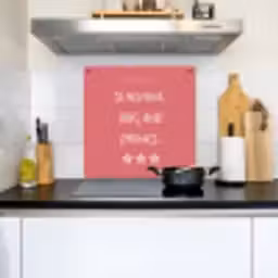 BBQ - Quote - Roze - Zomer Inductie beschemer met haakjes middel -sfeer2