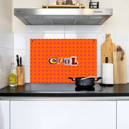 Cool - Stippen - Oranje Inductie beschemer met haakjes klein -sfeer2