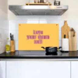 Love yourself - Roze - Geel Inductie beschemer met haakjes klein -sfeer2