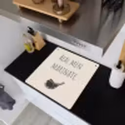 Vlees - Minimalistisch - Beige - Quote Inductie beschemer met haakjes middel -sfeer1