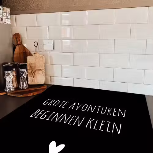 Grote avonturen beginnen klein - Spreuken - Quotes Inductie beschermer vinyl 3mm middel -sfeer3