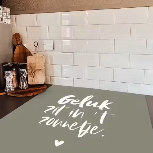 Geluk zit in 't zonnetje - Tekst - Geluk - Quotes - Zon Inductie beschermer vinyl 3mm middel -sfeer3