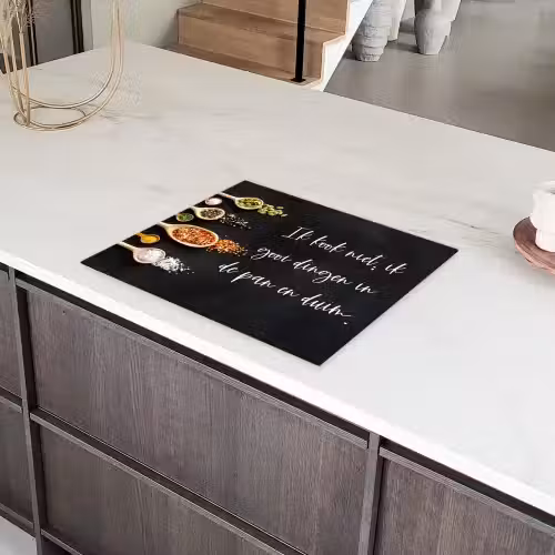 Ik gooi dingen in de pan en duim - Keuken - Quotes - Spreuken - Humor Inductie beschermer vinyl 3mm groot -sfeer8