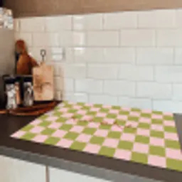 Patroon - Geblokt - Olijfgroen - Amore Inductie beschermer vinyl 3mm klein -sfeer3