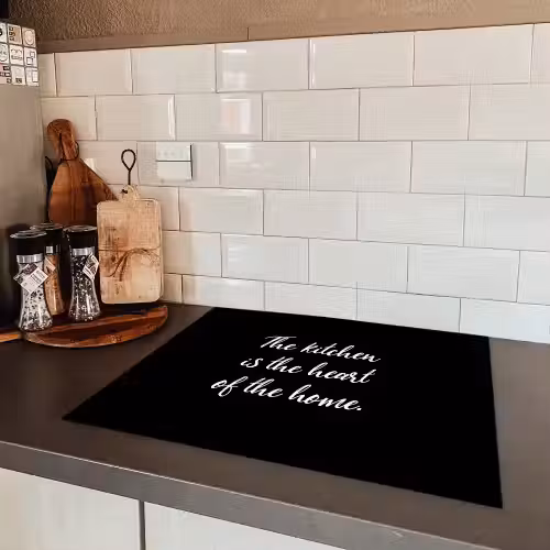 Spreuken - Koken - Thuis - The kitchen is the heart of the home - Quotes Inductie beschermer vinyl 3mm groot -sfeer3
