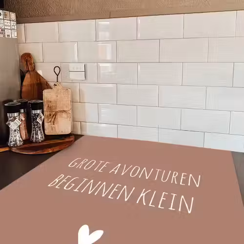 Spreuken - Grote avonturen beginnen klein - Quotes Inductie beschermer vinyl 3mm middel -sfeer3