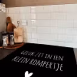 Spreuken - Quotes - Geluk zit in een klein rompertje Inductie beschermer vinyl 3mm middel -sfeer3
