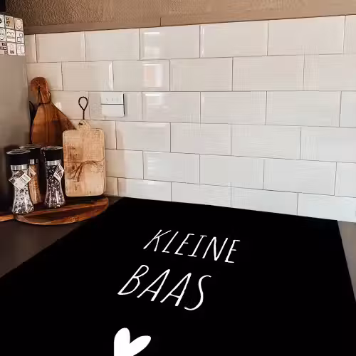 Spreuken - Kleine baas - Quotes Inductie beschermer vinyl 3mm middel -sfeer3