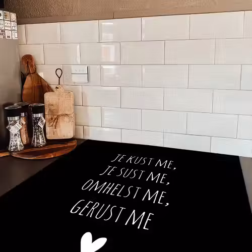 Quotes - Maaike Ouboter - Je kust me je sust me - Spreuken Inductie beschermer vinyl 3mm middel -sfeer3