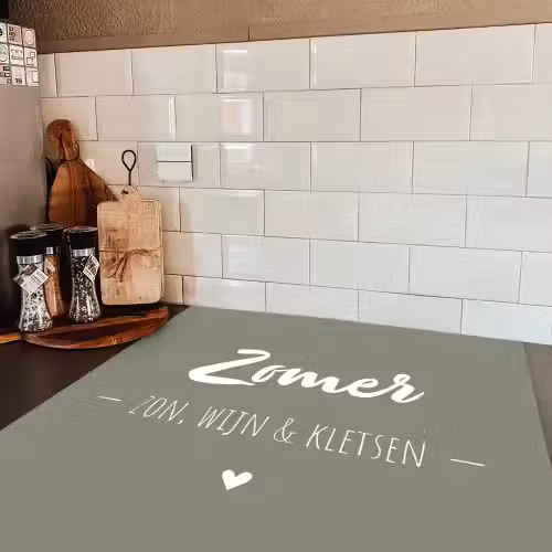 Quotes - Zomer, zon, wijn & kletsen - Tekst - Zomer Inductie beschermer vinyl 3mm middel -sfeer3