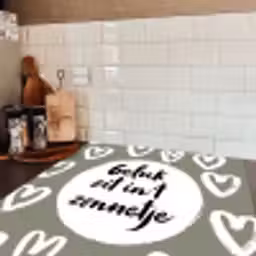Tekst - geluk zit in 't zonnetje - Quotes - Geluk - Zon Inductie beschermer vinyl 3mm middel -sfeer3