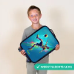 Neon - Voetbal - Schop - Kleurrijk Kinderkoffer - Zwart klein -sfeer4_NL