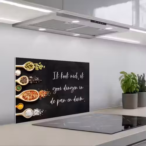 Ik gooi dingen in de pan en duim - Keuken - Quotes - Spreuken - Humor keuken achterwand spatscherm klein -3d_schuin