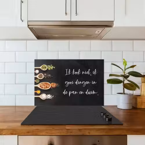 Ik gooi dingen in de pan en duim - Keuken - Quotes - Spreuken - Humor keuken achterwand spatscherm klein -sfeer2