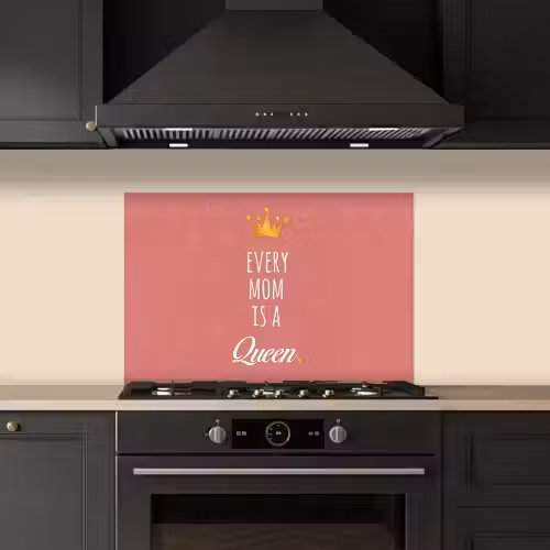Spreuken - Every mom is a queen - Quotes - Mama keuken achterwand spatscherm klein -sfeer1