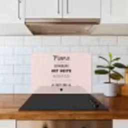 Spreuken - Quotes Mama Je Hebt Ons Al - Moederdag cadeau voor mama - Roze keuken achterwand spatscherm klein -sfeer2