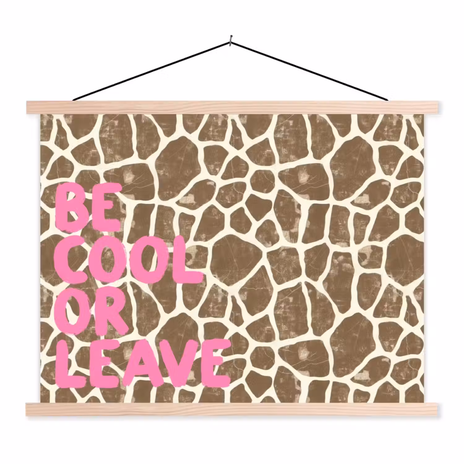 Tekst - Be cool or leave - Roze - Giraffenprint textielposter latten blank klein -3d