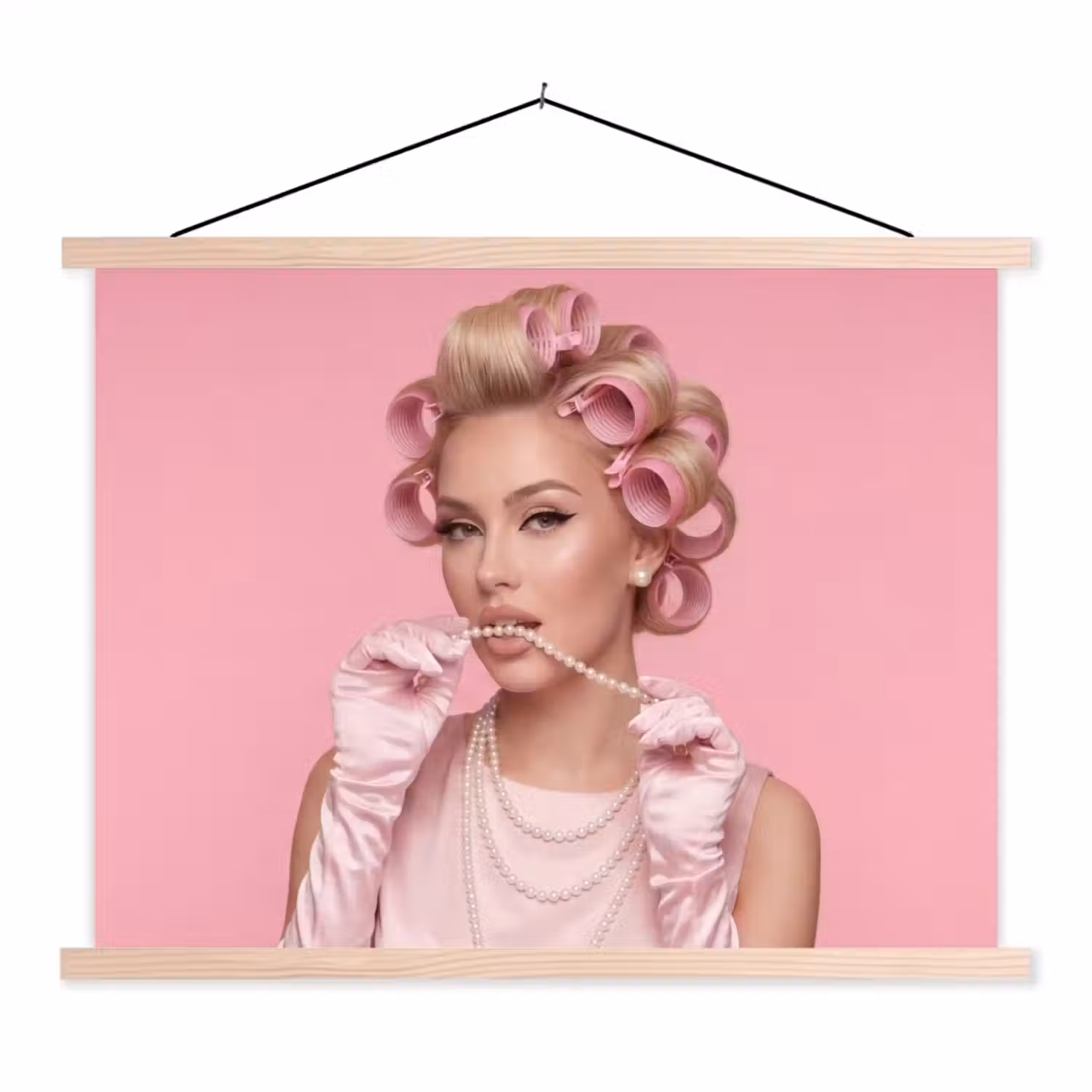 Vrouw - Roze - Parelketting - Krulspelden textielposter latten blank klein -3d