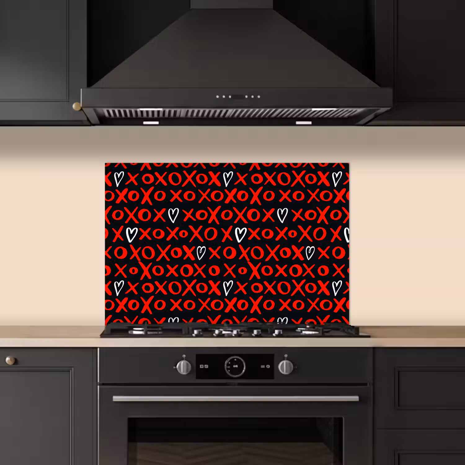 Zwart - Rood - Contrast - Liefde keuken achterwand spatscherm klein 900 -sfeer1