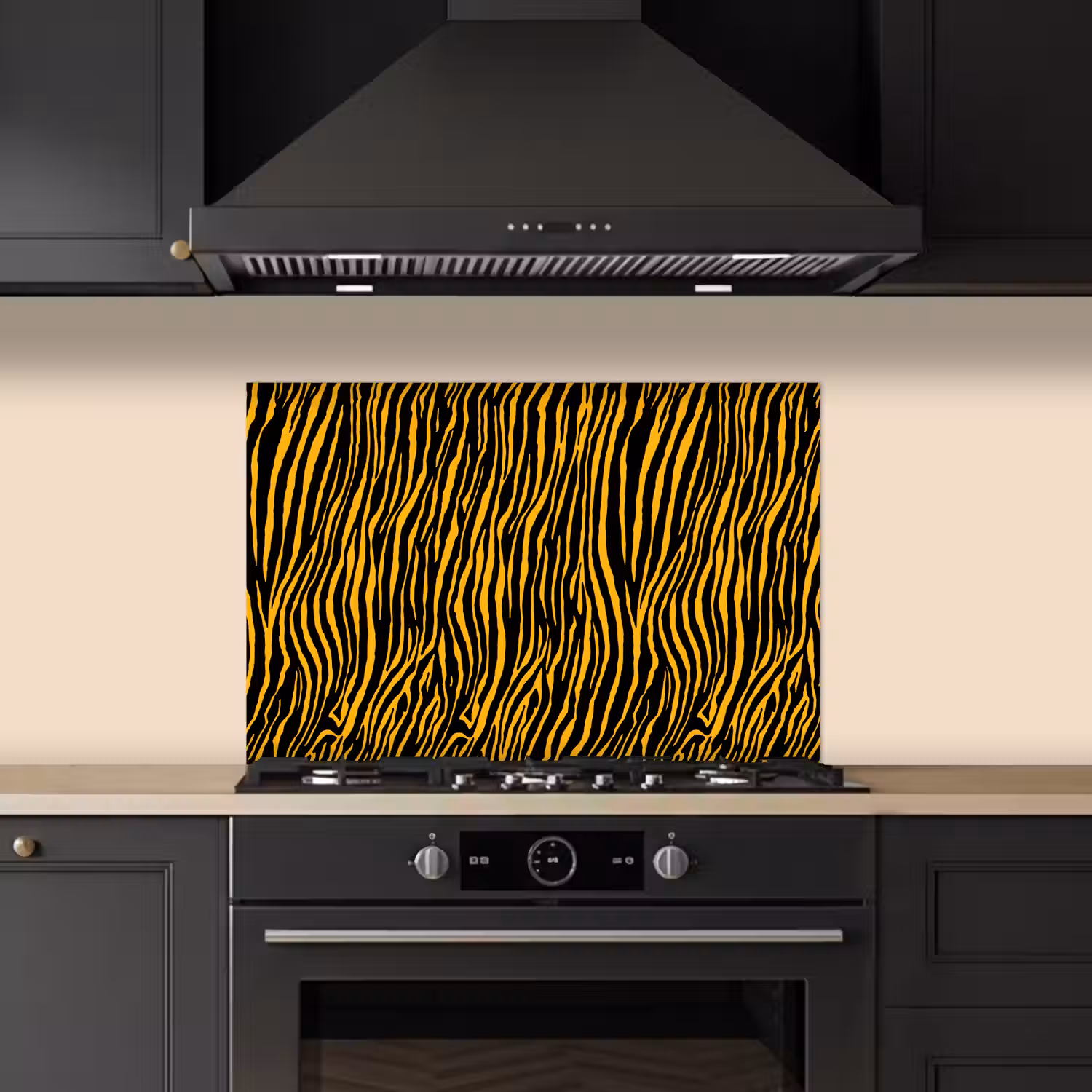 Oranje - Tijger - Zwart - Patroon keuken achterwand spatscherm klein 900 -sfeer1