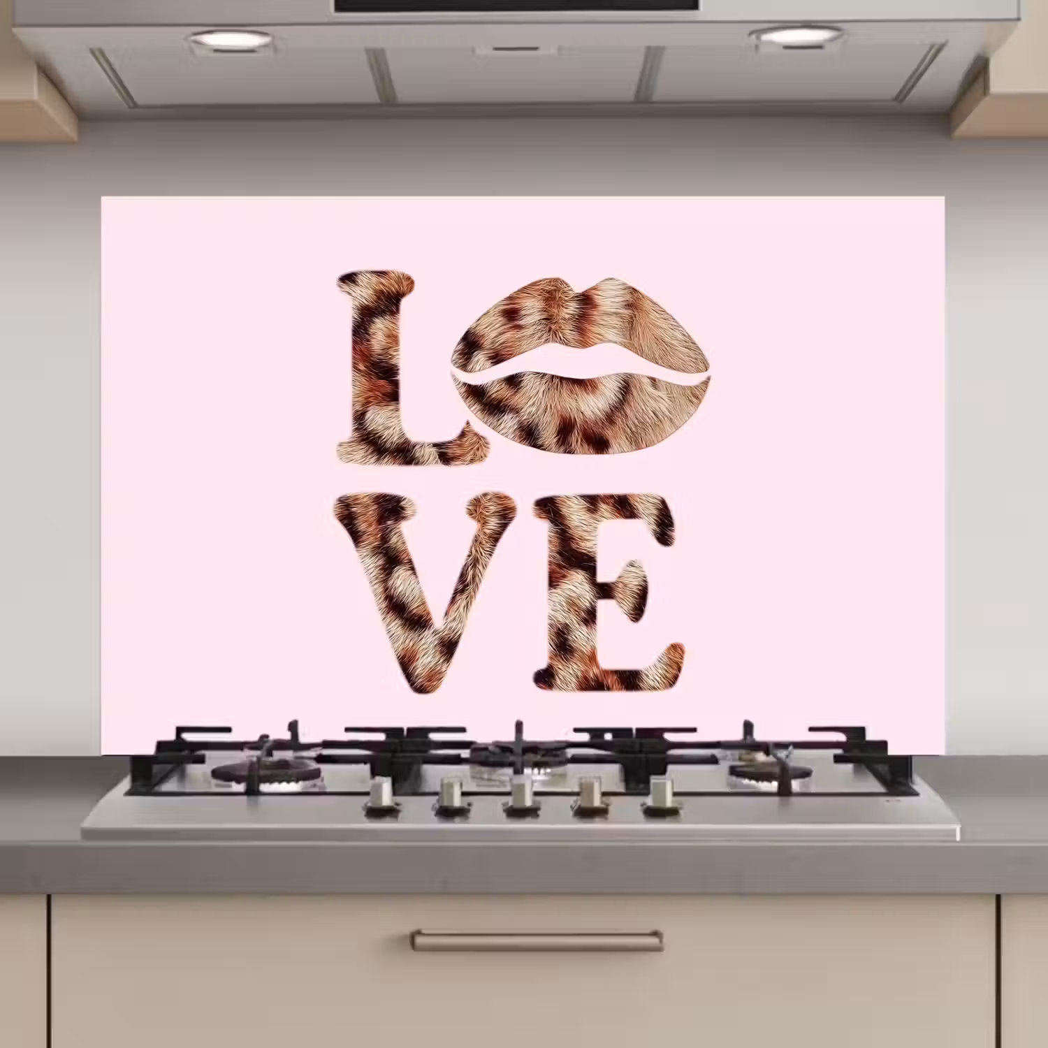 Tekst - Love - Pantervacht - Lichtroze keuken achterwand spatscherm klein -3d_website