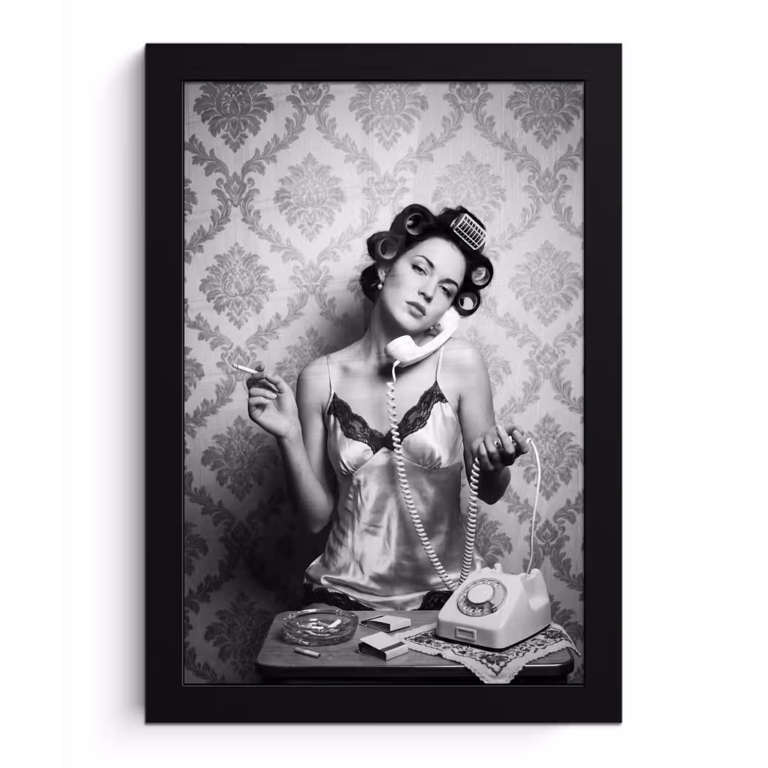 Chic - Vrouw - Zwart - Wit fotolijst zwart zonder passe partout klein -3d