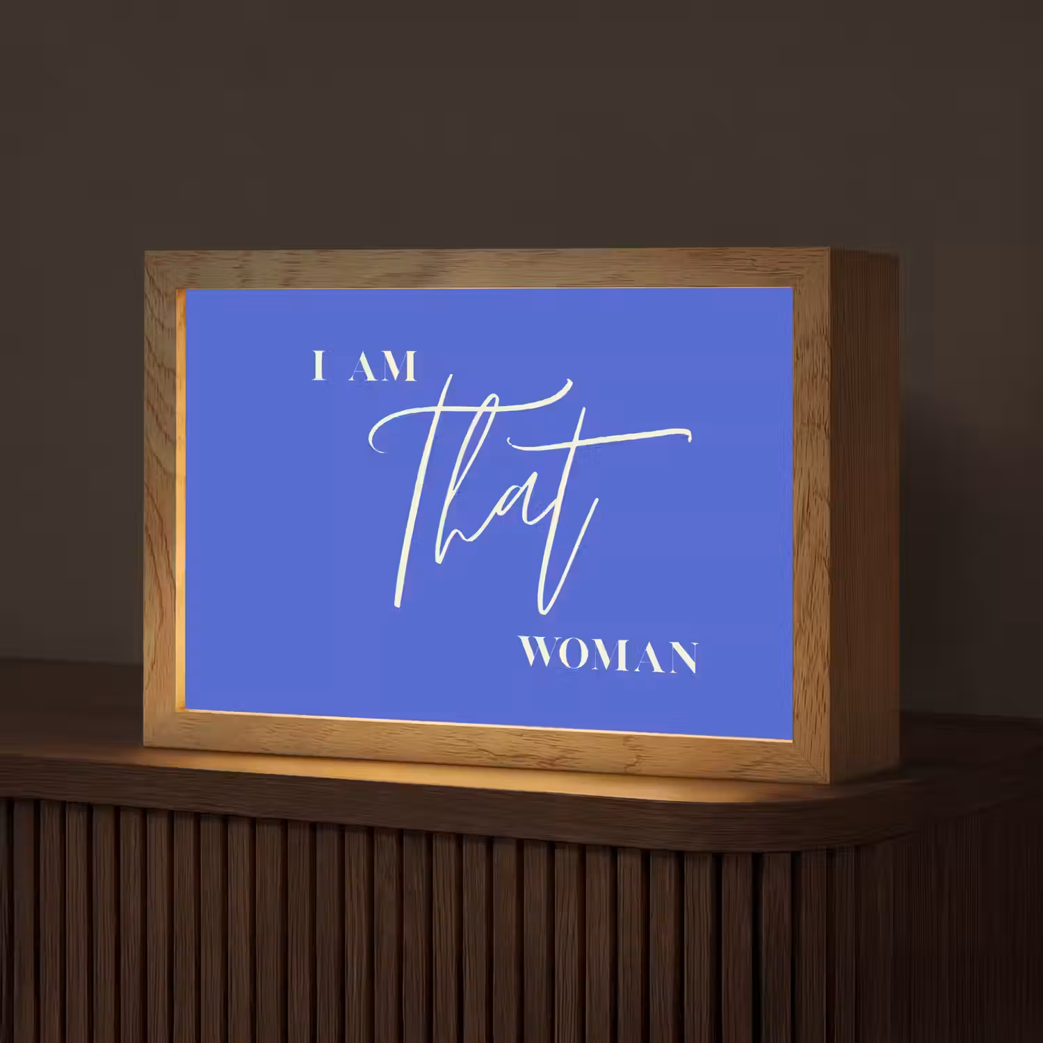 Blauw - I am that woman - Sierlijk - Minimalistisch Light Box met kabel (Tafellamp) klein -z3d_website