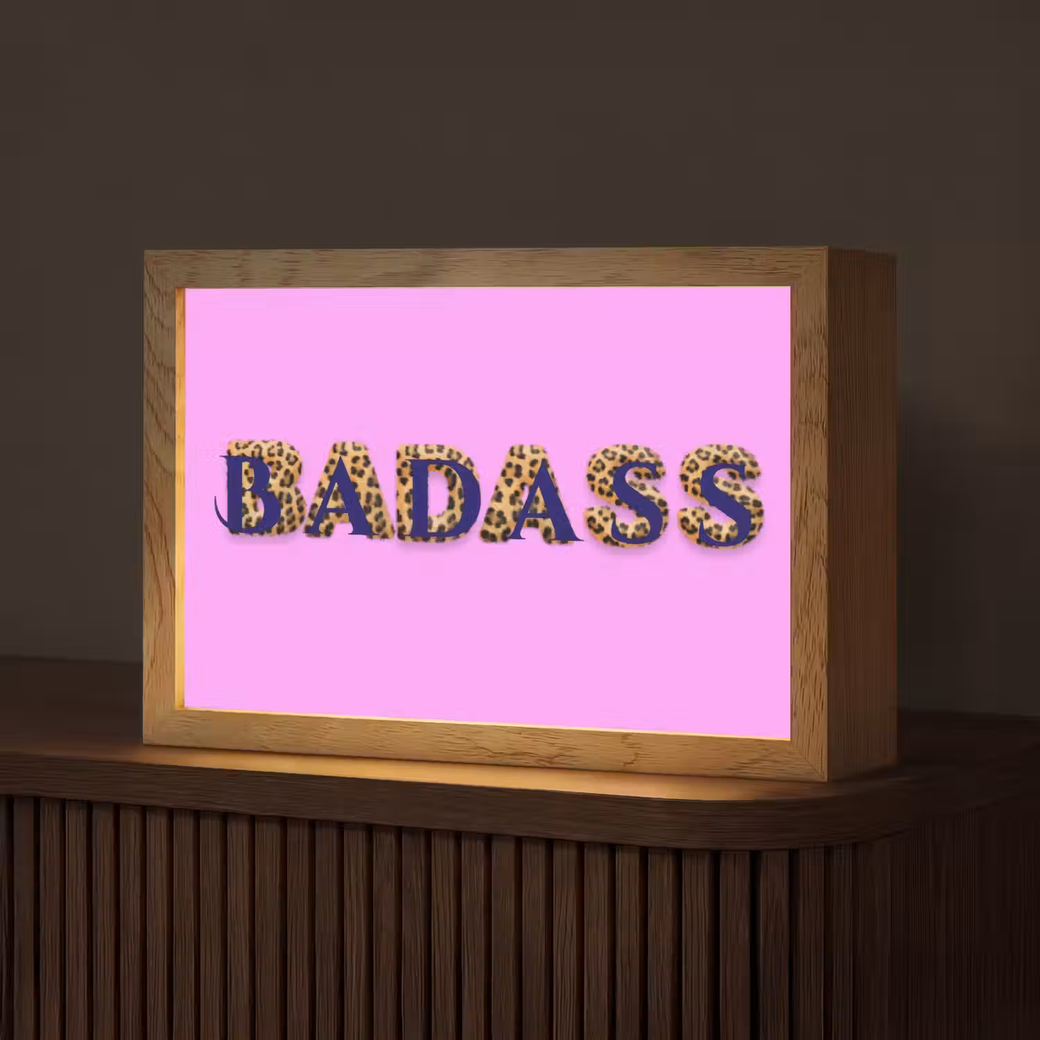 Felroze - Badass - Panterprint - Schaduw Light Box met kabel (Tafellamp) klein -z3d_website