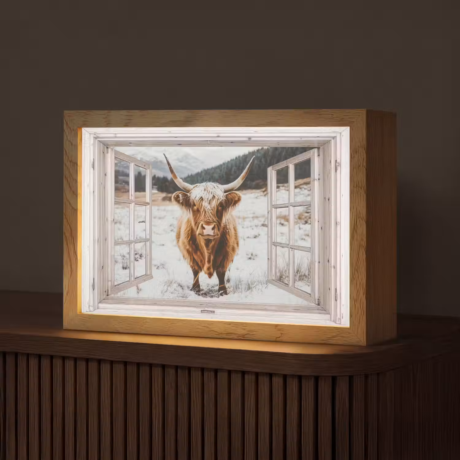 Schotse Hooglander - Winterlandschap - Landelijk - Bergen - Doorkijk Light Box met kabel (Tafellamp) klein -z3d_website
