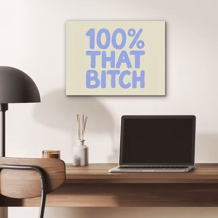 100% that bitch - Blauw - Wit PET vilt klein -sfeer5