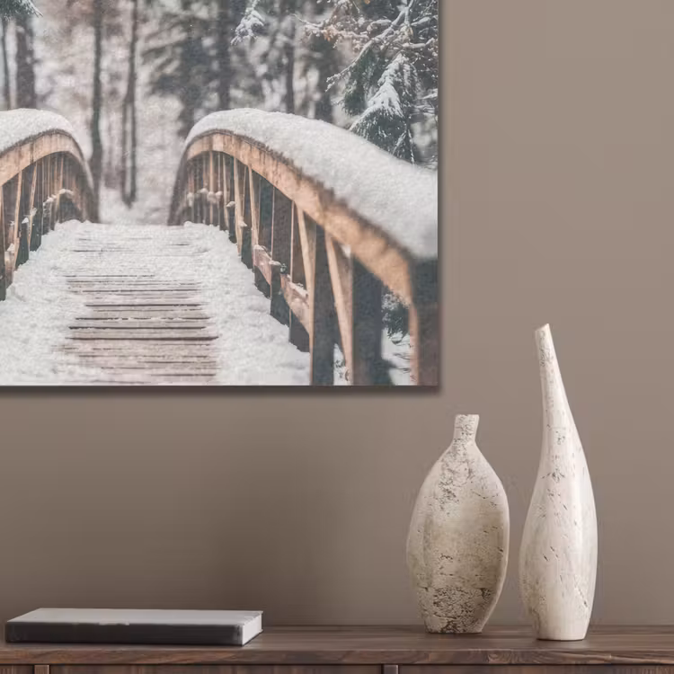 Brug - Winterlandschap - Bos - Natuur - Sneeuw PET vilt klein -sfeer6_closeup