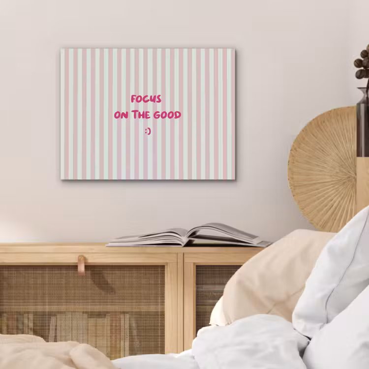 Focus on the good - Strepen - Roze - Smiley PET vilt klein -sfeer3