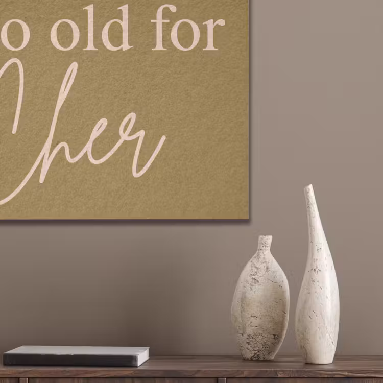 Groen - Too old for cher - Roze PET vilt klein -sfeer6_closeup