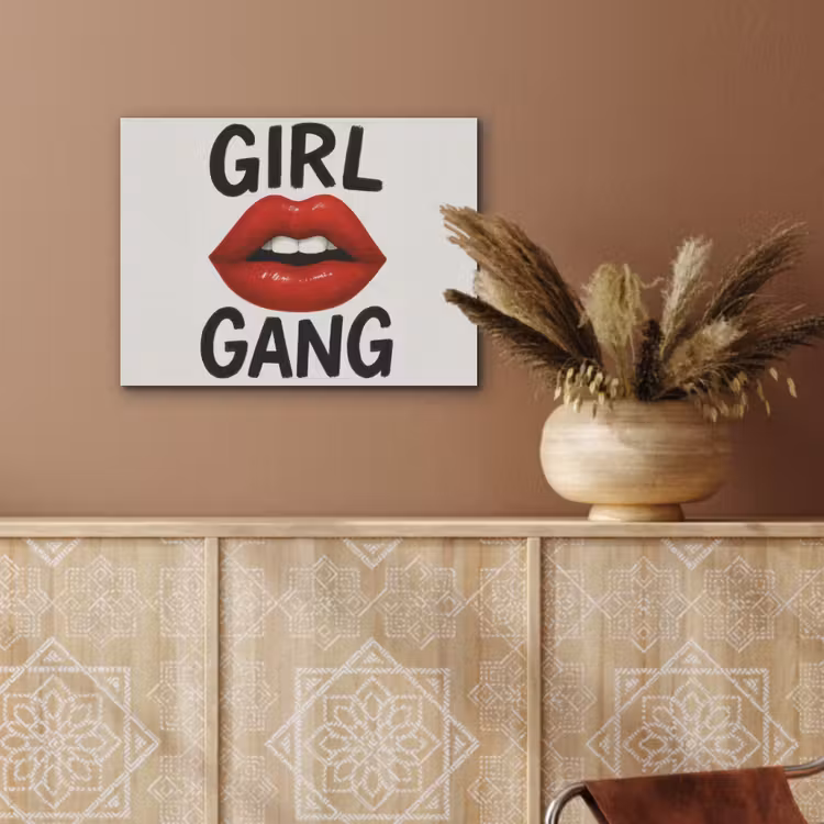 Lip - Girl - Rood - Letters PET vilt klein -sfeer4