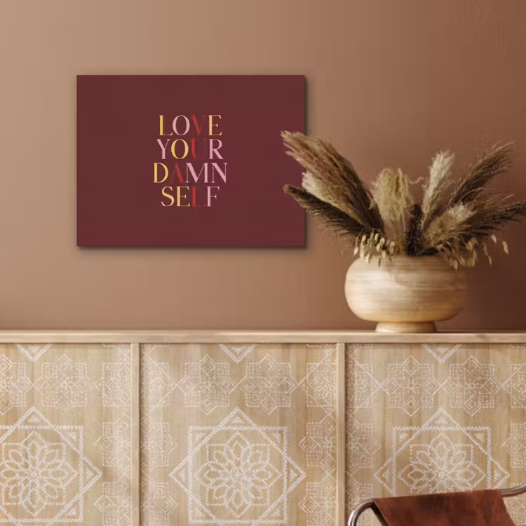 Love your damn self - Kleurrijk - Bordeaux PET vilt klein -sfeer4