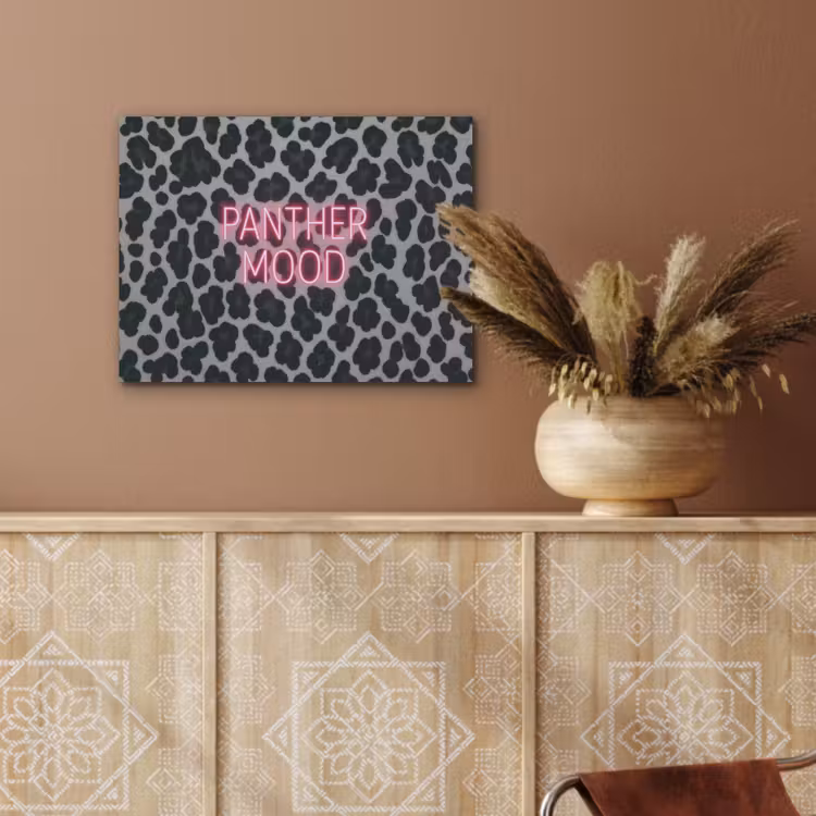 Panterprint - Zwart - Neonletters - Roze PET vilt klein -sfeer4