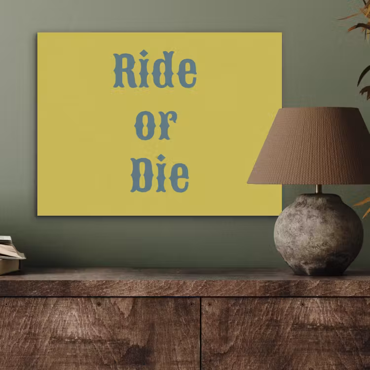 Ride or die - Geel - Blauw PET vilt klein -sfeer2