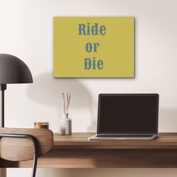 Ride or die - Geel - Blauw PET vilt klein -sfeer5