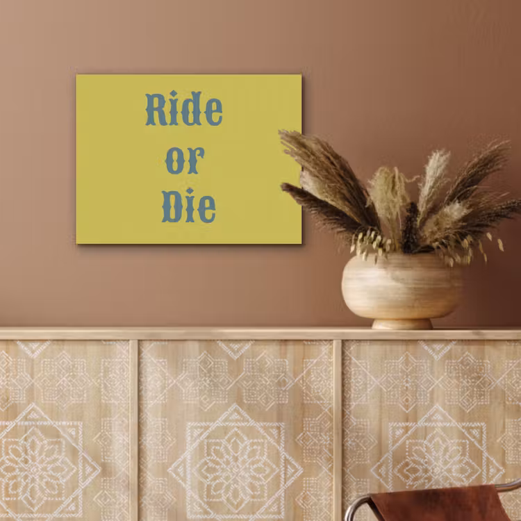 Ride or die - Geel - Blauw PET vilt klein -sfeer4