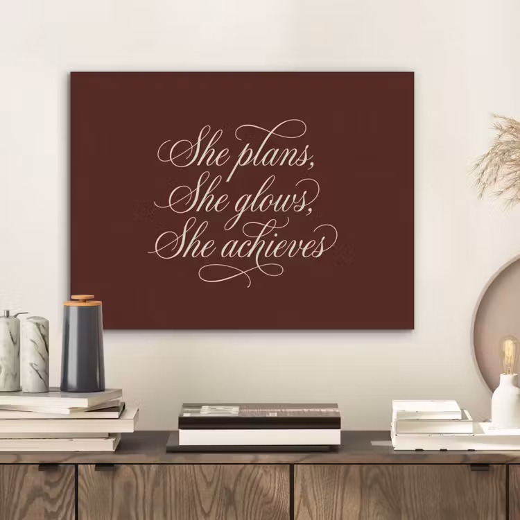 She plans she glows she achieves - Rood - Cursief PET vilt klein -sfeer1