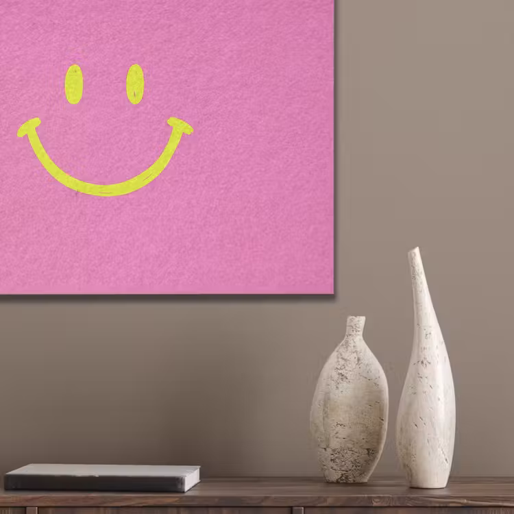 Smiley - Vrolijk - Roze PET vilt klein -sfeer6_closeup
