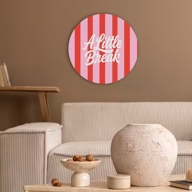 A Little Break - Strepen - Rood - Roze Akoestische PET Vilt - Rond klein -sfeer1