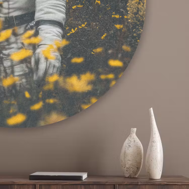 Astronaut - Bloemen - Veld - Geel Akoestische PET Vilt - Rond klein -sfeer5_closeup