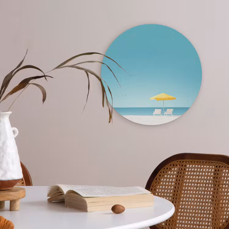 Strand - Blauwe lucht - Geel - Parasol Akoestische PET Vilt - Rond klein -sfeer3