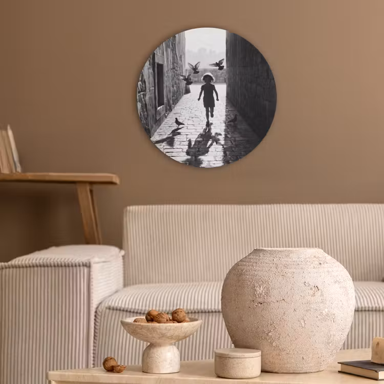 Kind - Vogel - Straat - Zwart-wit - Spelen Akoestische PET Vilt - Rond klein -sfeer1