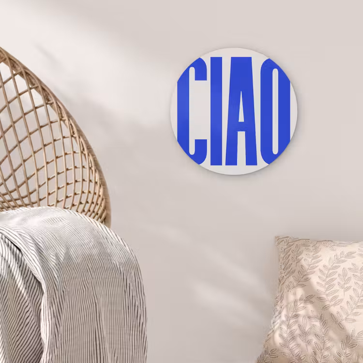 Ciao - Hoofdletters - Blauw - Minimalistisch Akoestische PET Vilt - Rond klein -sfeer4