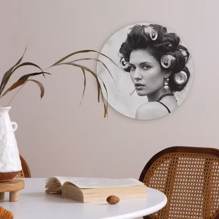 Edgy - Vrouw - Zwart - Wit Akoestische PET Vilt - Rond klein -sfeer3